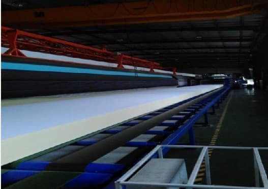 Langplatten-Verarbeitungsmaschine am YUNDY-Standort Chongqing