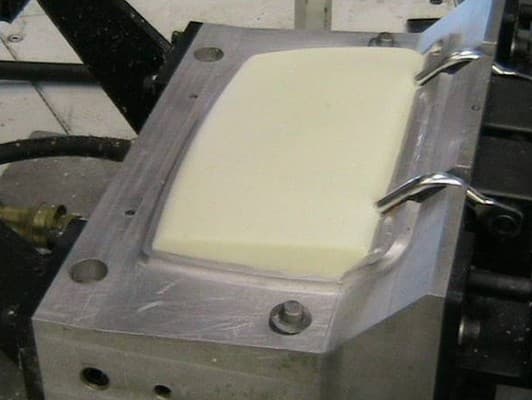 Automatische Formöffnung am YUNDY-Standort Chongqing